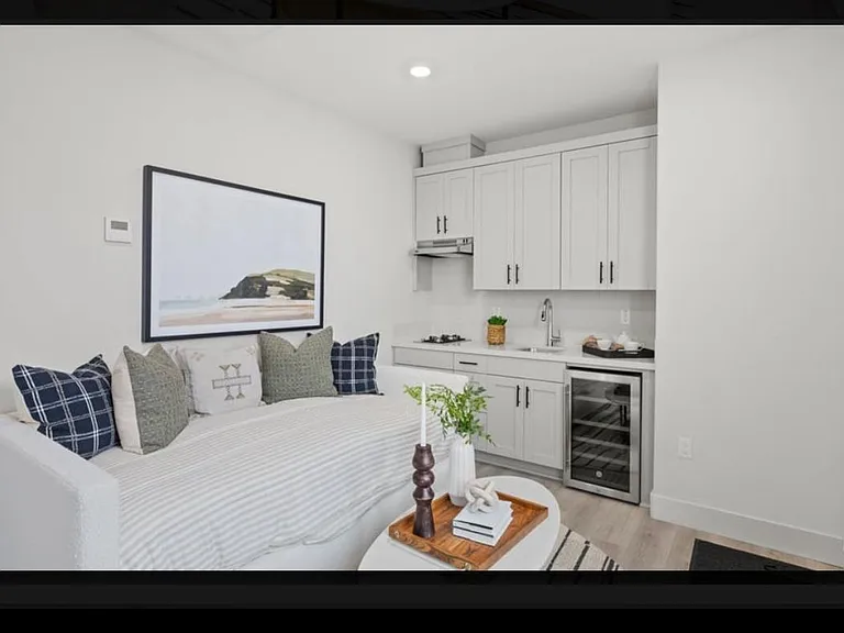 16543 Barnett St — Photo 1