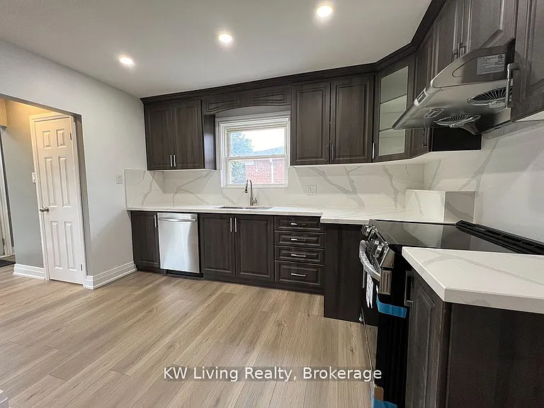 35 Vauxhall Dr #MAIN — Photo 3