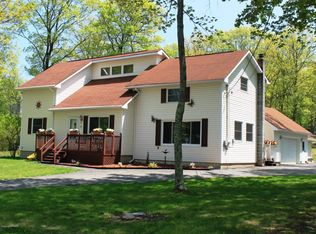 155 Depue Cir, Bushkill, PA 18324