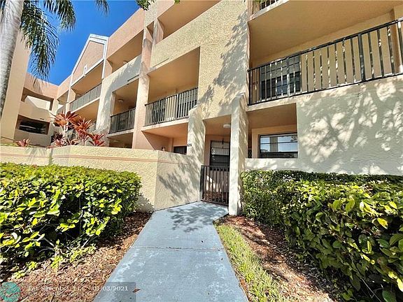 3rd image of 7521 Fairfax Dr #111