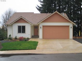 425 NW 6th St, Willamina, OR 97396