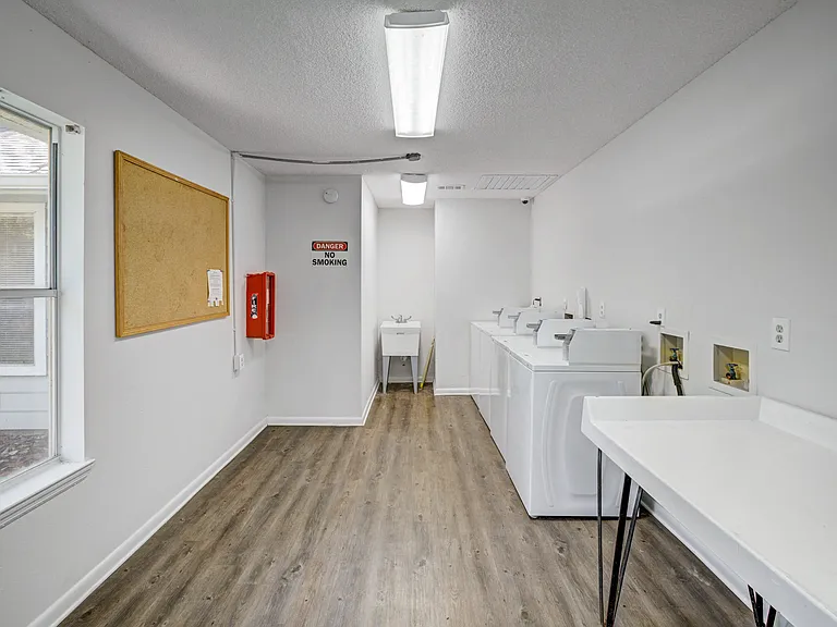 Chelsea Apartments — Photo 11