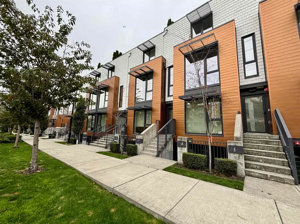 720 E 3rd St #3, North Vancouver, BC V7L 1G8