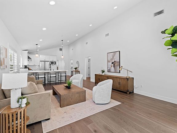 5th image of 827 N Lamer St
