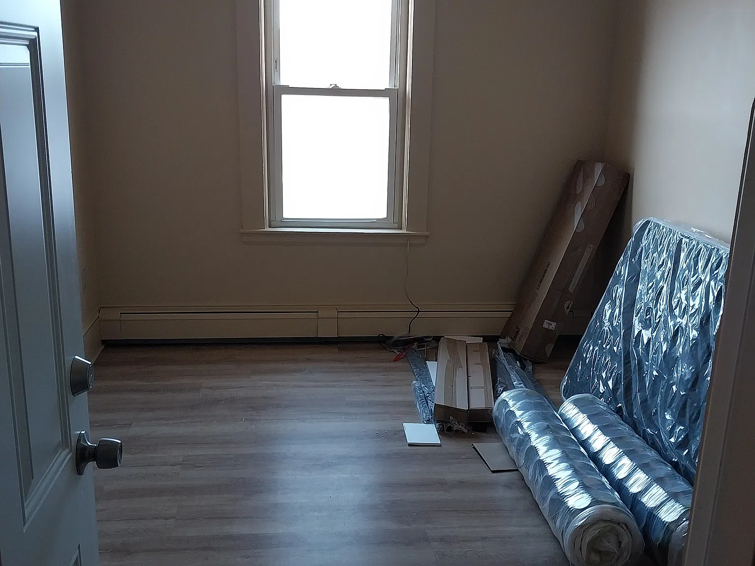 12 bed, 120 sqft, $850 — Photo 4