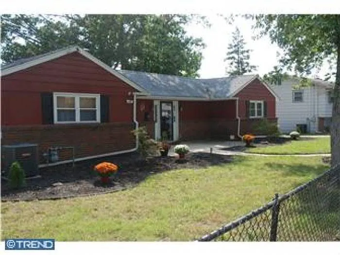 600 Lakeview Dr photo 1