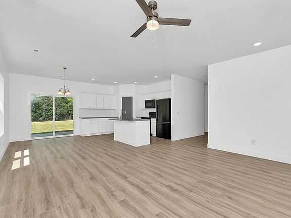 5th image of 209 Essex Dr
