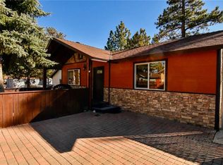 960 Hemlock Ln, Big Bear City, CA 92314