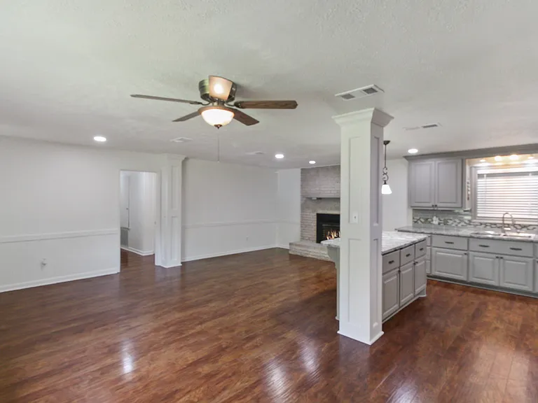 215 E Boyd St — Photo 2