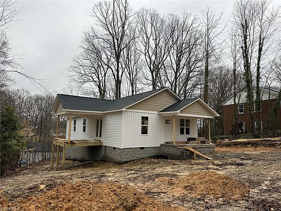 2nd image of 1515 Shamrock Rd