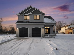 34367 Union Lake Rd, Clinton Township, MI 48035