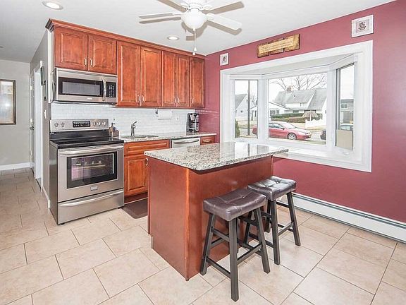 2nd image of 41 Pewter Ln
