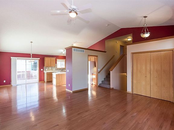 3rd image of 605 Pebble Ct
