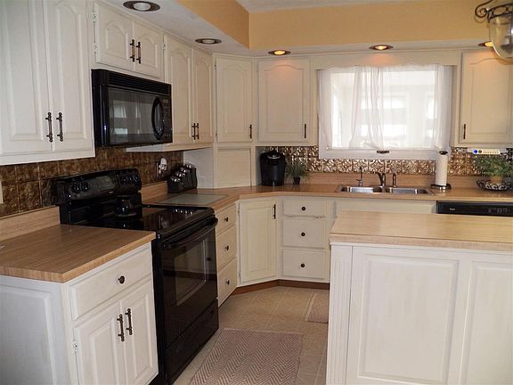 4th image of 23459 Parkwood Pl
