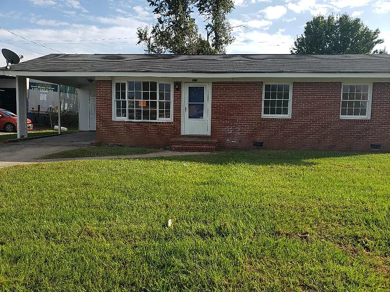 203 Willow Ave — Photo 1