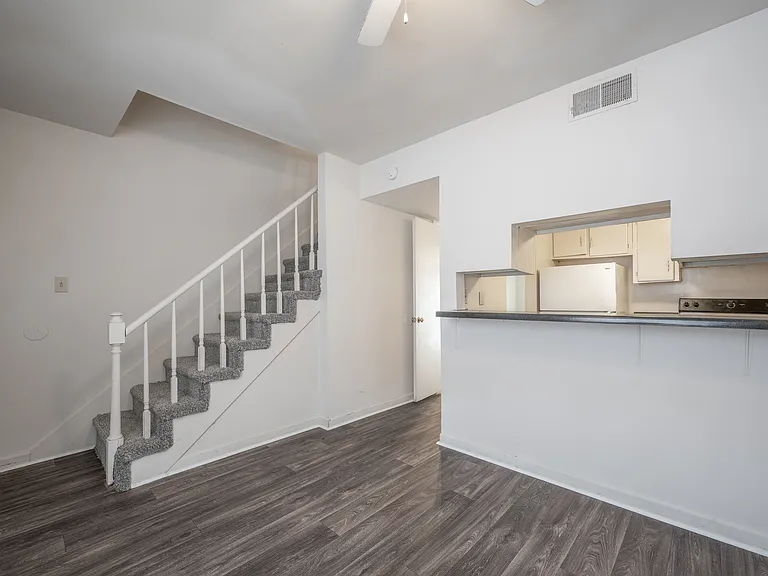Woodside Apartments — Photo 10
