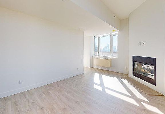 4th image of 229 W 60th St Ph 2