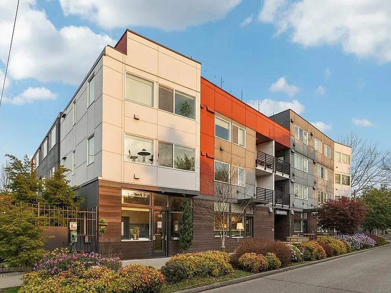 Blue Stone Apartments — Photo 8