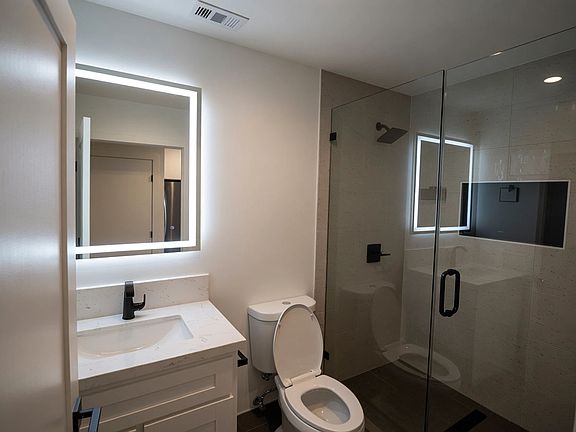 3rd image of 5921 Woodruff Ave #2