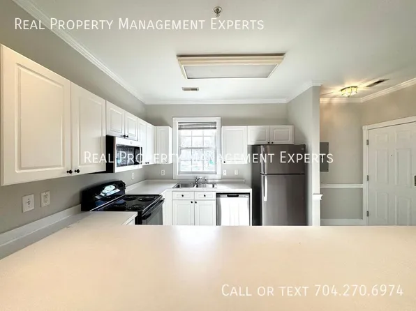 8969 Meadow Vista Rd, Charlotte, NC 28213