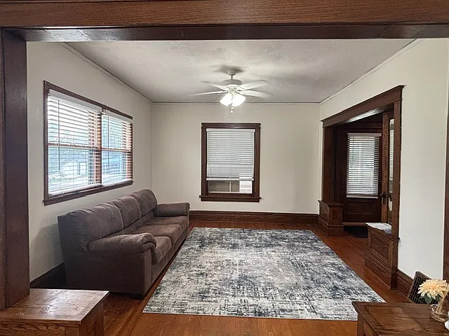 4 bed, 2.5 bath, 2244 sqft, $2,200 — Photo 3