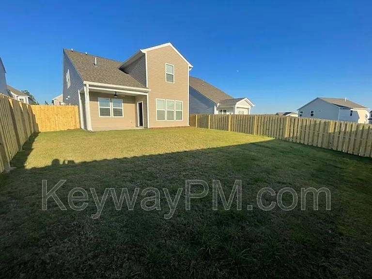 651 Manitou Cir — Photo 18