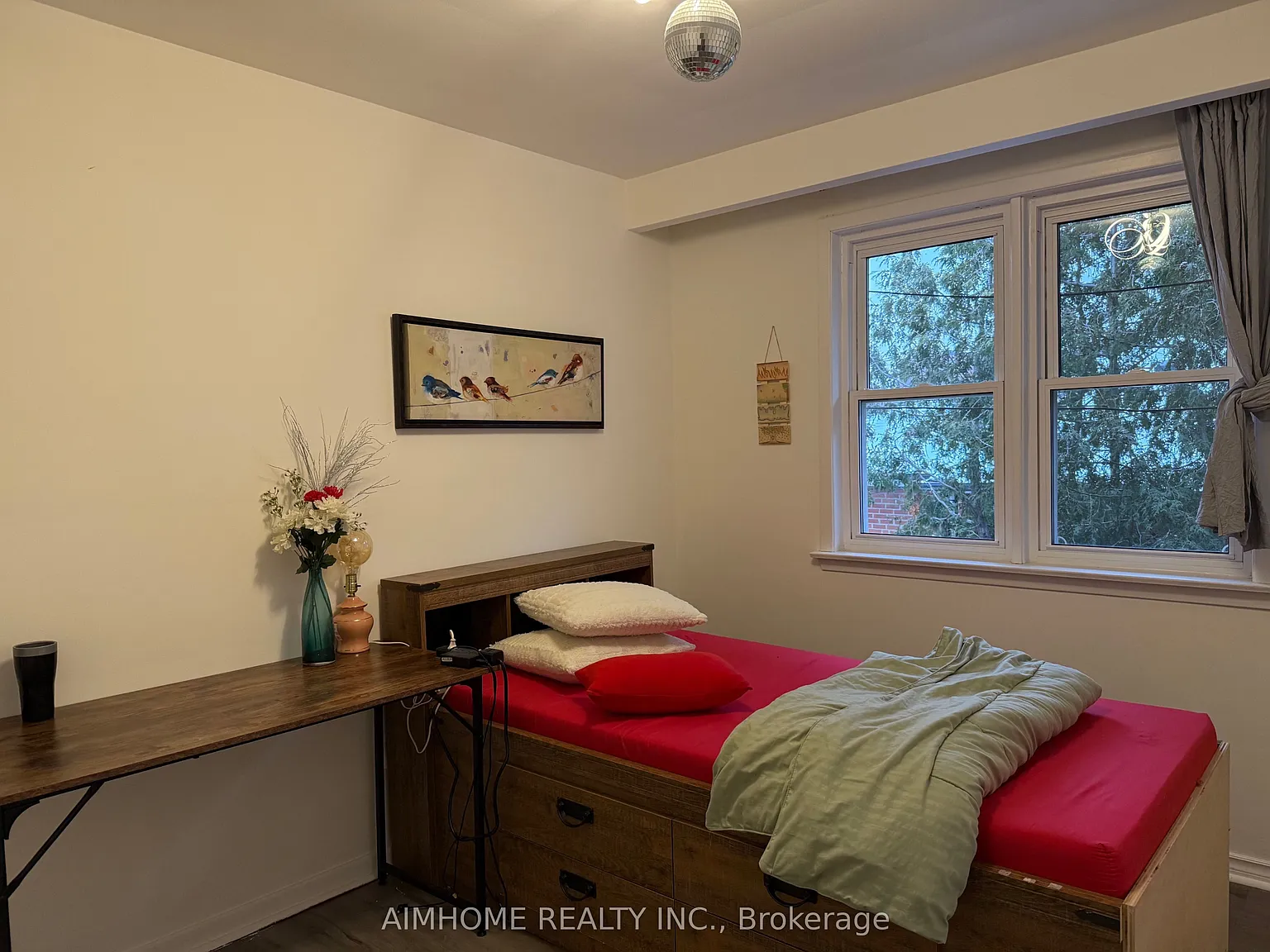 1 bed, $999 — Photo 2