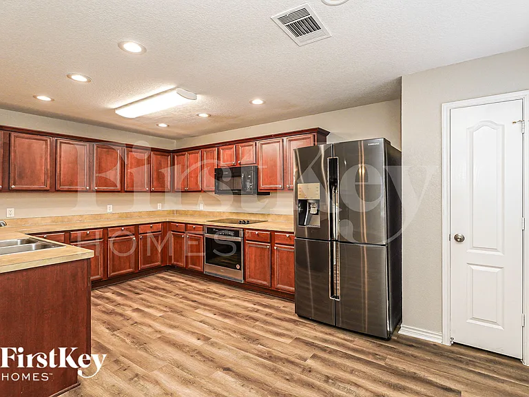 3905 Mantis St — Photo 7