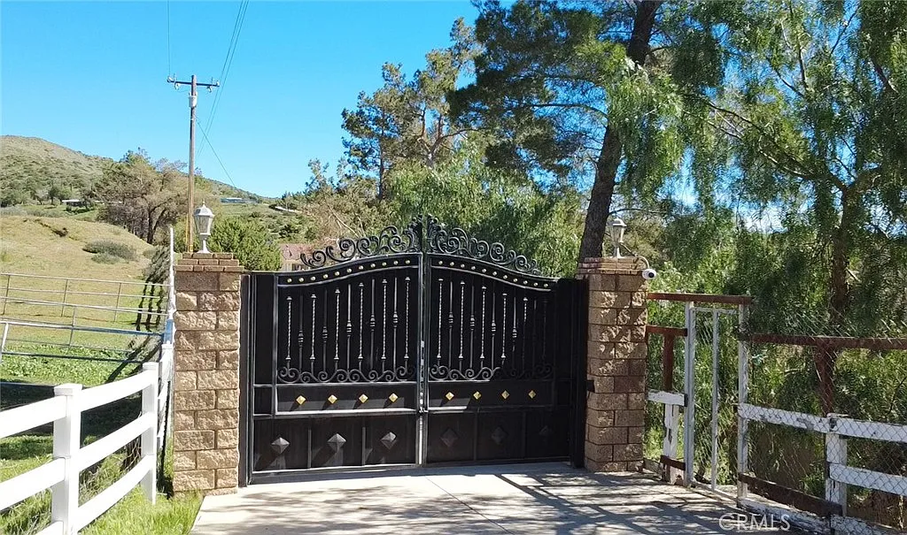4 bed, 2362 sqft, $5,000 — Photo 1