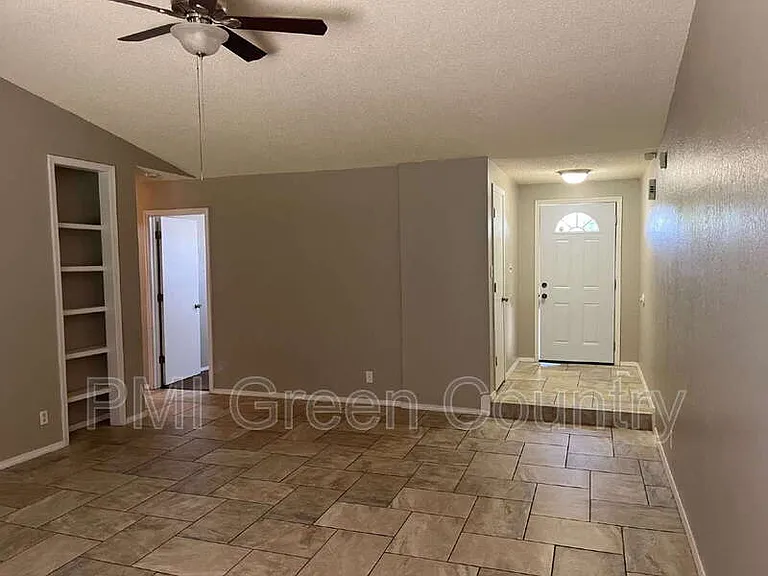 900 W Norman St — Photo 4