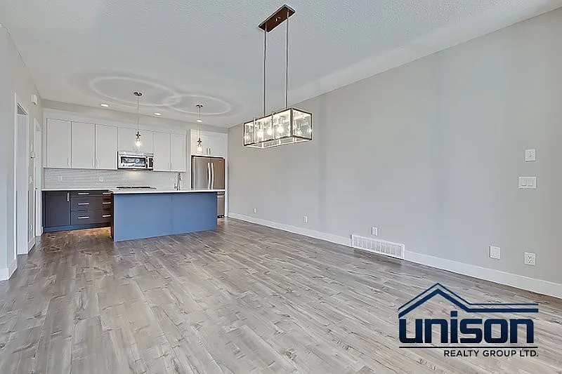 3 bed, 2.5 bath, 1900 sqft, $3,600 — Photo 3