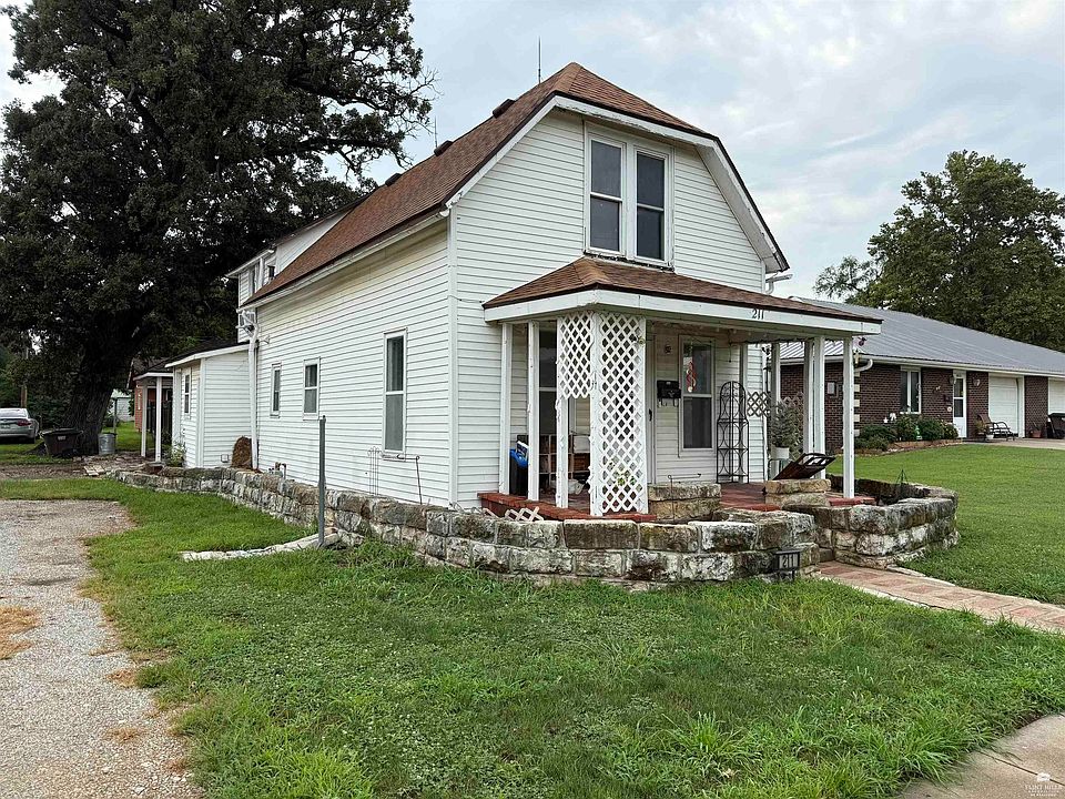 1st image of 211 S Neosho St