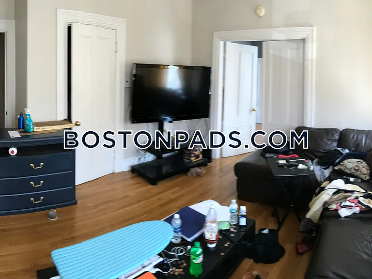 22-24 Everett Sq — Photo 4