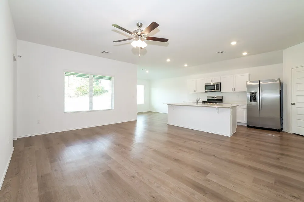 4 bed, 2.0 bath, 1613 sqft, $1,925 — Photo 4