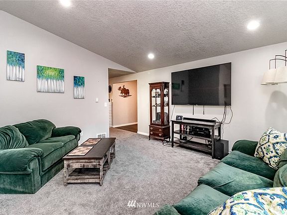 3rd image of 238 Planer Ct SE