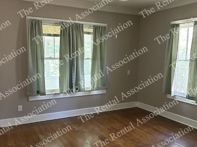 309 E Texas Ave — Photo 11