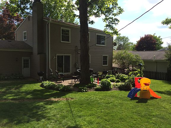 5th image of 390 Oak Hill Dr