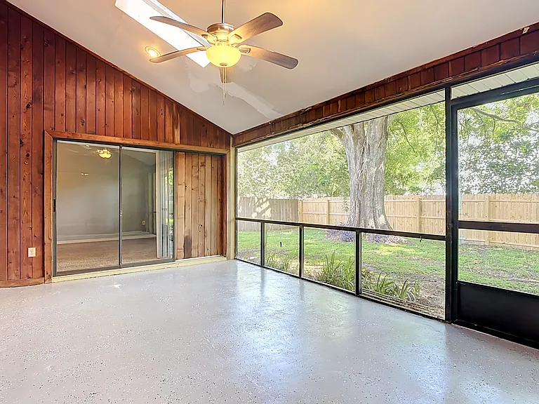 2108 Jonathan Ln — Photo 33