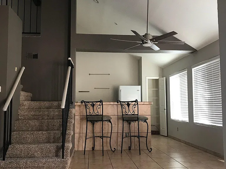 1828 E Secretariat Dr — Photo 6