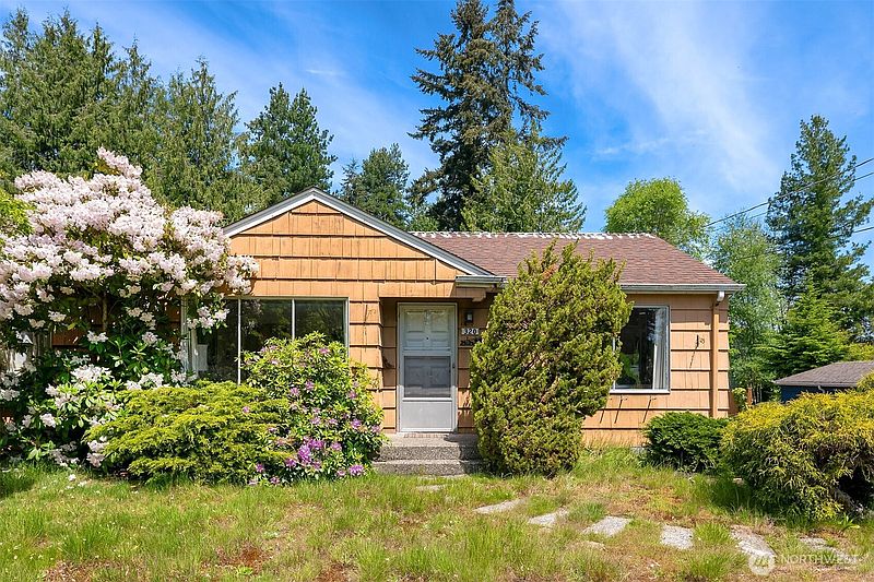 3rd image of 320 NE 185th Street