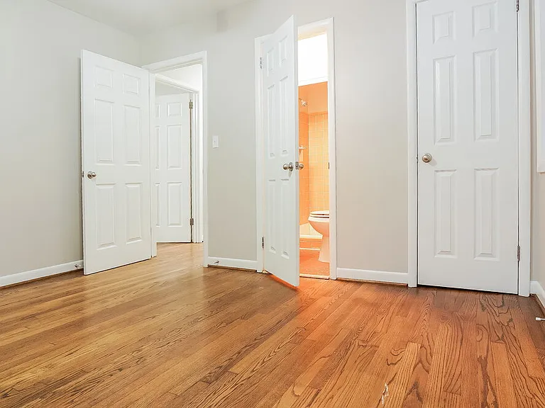 752 Barclay Ln — Photo 8