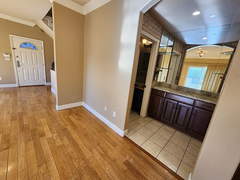 13620 Valerio St #10 — Photo 8