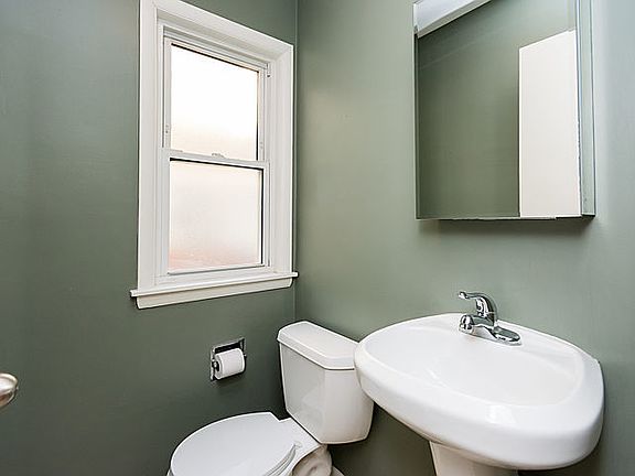 5th image of 644 Washington Blvd #A