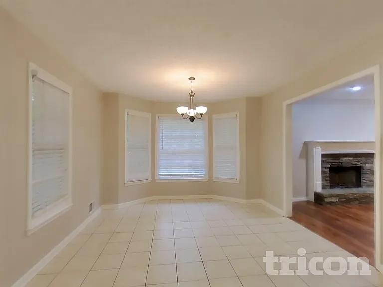 649 Stratford Dr — Photo 5