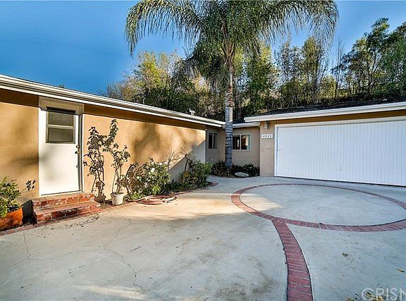 2nd image of 4822 Bruges Ave