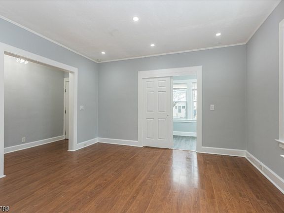 4th image of 17 Boyden Pkwy
