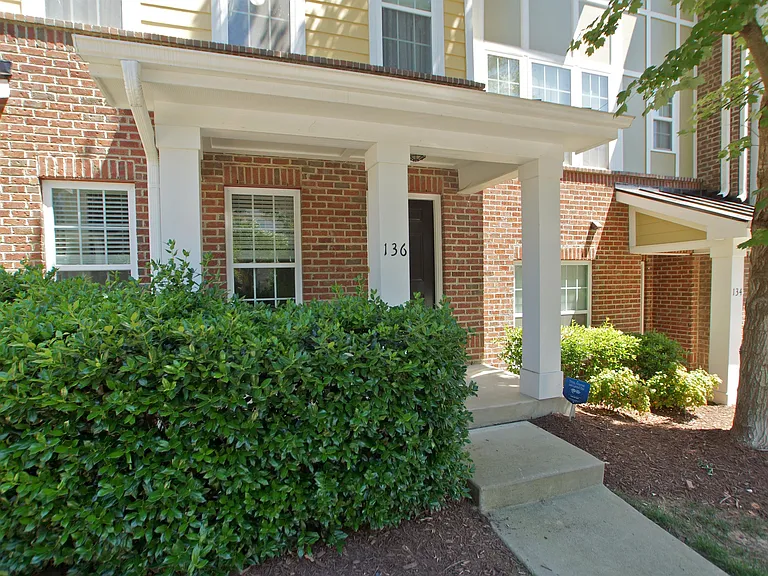 136 Dove Cottage Ln — Photo 3