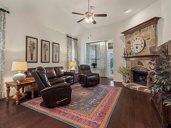 4th image of 8012 Vista Creek Ln