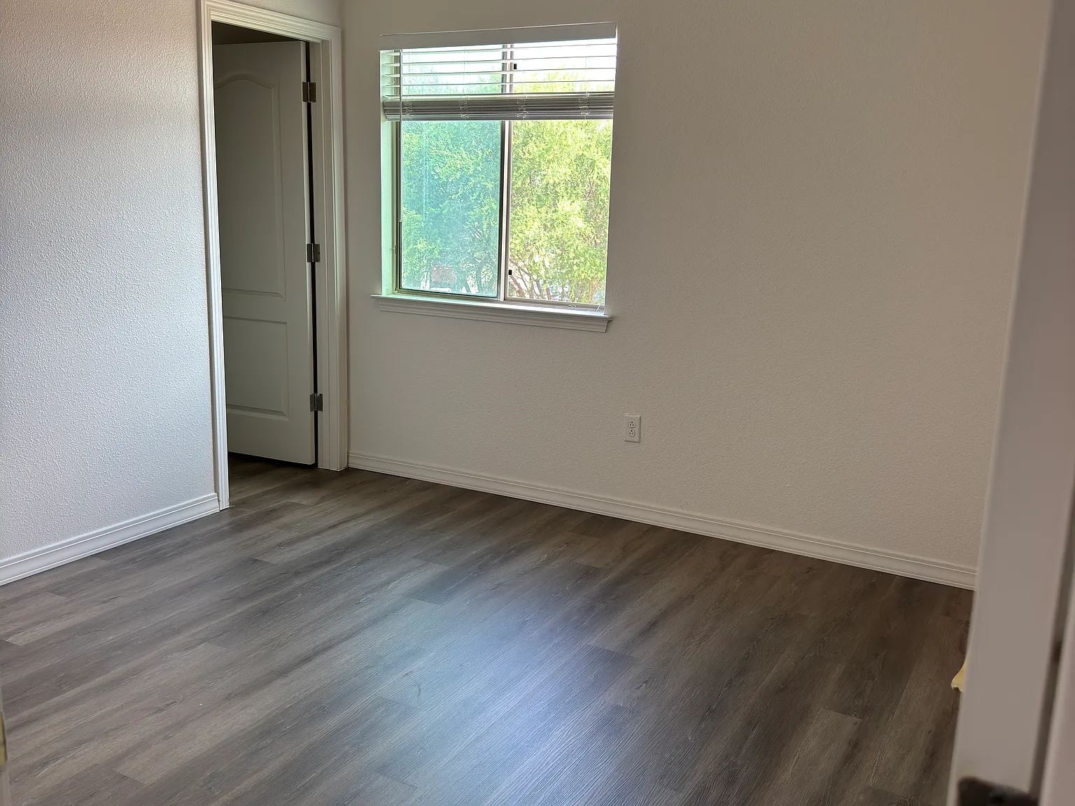 3 bed, 2.5 bath, 1817 sqft, $1,900 — Photo 3