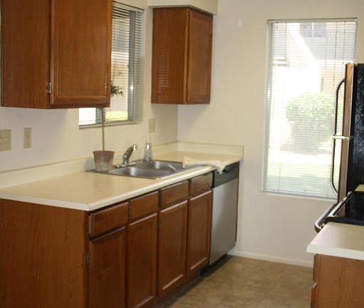 5th image of 10610 S 48th St Unit 1072